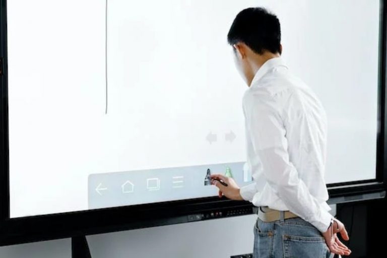 Types of Interactive Boards and Their Uses